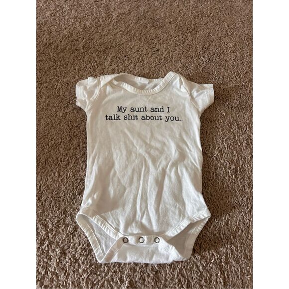 My aunt and I talk sh*t about you onsie size 0-3mos - Picture 1 of 3